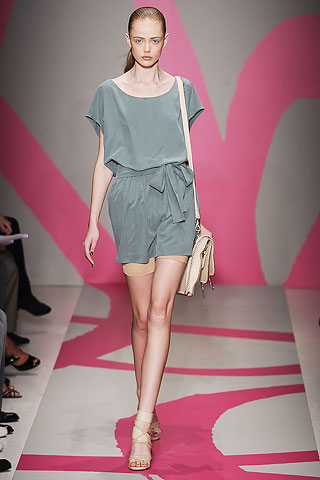 DKNY
DKNY