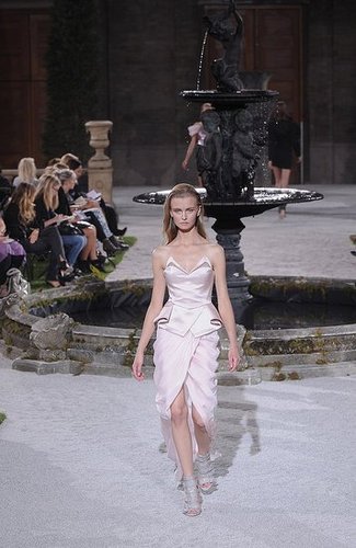 London Fashion Week: Julien Macdonald Spring 2010 London Fashion Week: Julien Macdonald Spring 2010