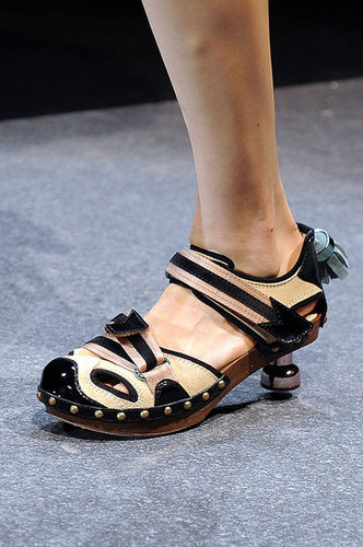 Paris Fashion Week: Louis Vuitton Spring 2010 Paris Fashion Week: Louis Vuitton Spring 2010
