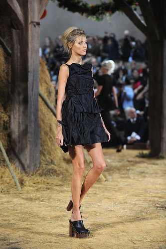 Paris Fashion Week: Chanel Spring 2010 Paris Fashion Week: Chanel Spring 2010