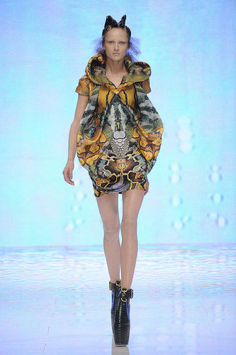 Paris Fashion Week: Alexander McQueen Spring 2010 Paris Fashion Week: Alexander McQueen Spring 2010