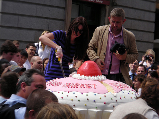 Photos of World's Largest Cupcake in Covent Garden, London, England Photos of World's Largest Cupcake in Covent Garden, London, England