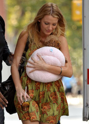 Blake Lively Seen on Gossip Girl Set With Penny