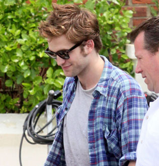 Photos of Robert Pattinson Filming Remember Me