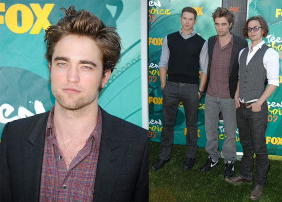Photos of Pattinson at Teen Choice Awards