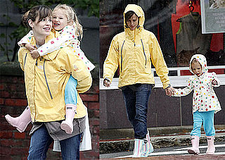 Photos of Jennifer Garner And Violet Affleck Taking a Walk in Rainy Boston