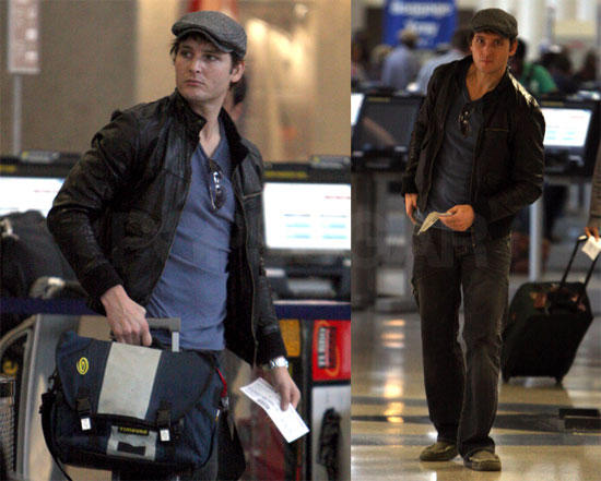 Photos of Peter Facinelli at LAX 2009-10-13 13:59:30