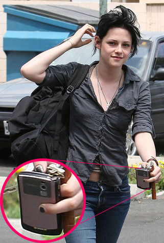 Twilight's Kristen Stewart and Her Pink BlackBerry Curve Cell Phone