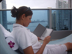 Summer eReading: Hotels Add Kindles, Sony Readers to Perks Summer eReading: Hotels Add Kindles, Sony Readers to Perks