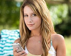 Geek Out: Do You Use Your Cell Camera More Than the Real One? Geek Out: Do You Use Your Cell Camera More Than the Real One?