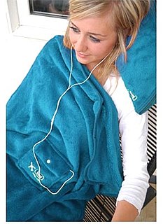 A Travel Blanket That Comes With a Gadget Storage Pouch