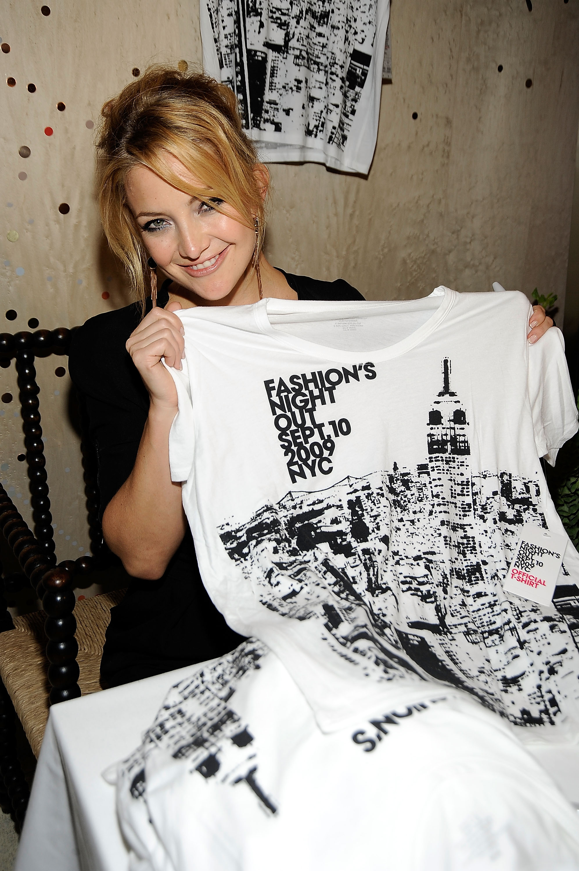 Kate shows off the event's tee Kate shows off the event's tee