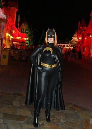 Halloween Look of the Day: Batgirl Babe 
