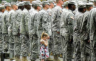 Lil Links: Heartbreaking Photo of Soldier and His Daughter