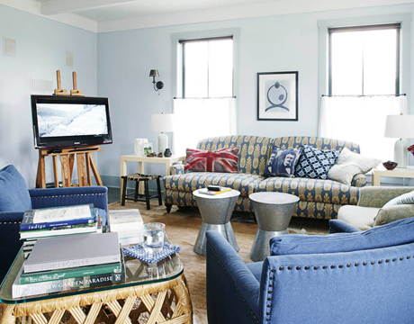 Cool Idea: An Easel as TV Stand