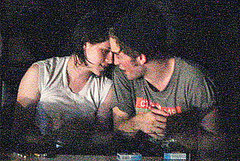Photos Of Kristen Stewart and Robert Pattinson Getting Close And Maybe ... Photos Of Kristen Stewart and Robert Pattinson Getting Close And Maybe ...