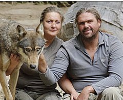 Wolfman Shaun Ellis Teaches Cub to Howl Wolfman Shaun Ellis Teaches Cub to Howl