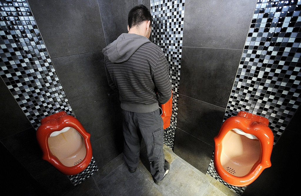 Très Bizarre: Dutch Like Going to the Bathroom More Than Sex! Très Bizarre: Dutch Like Going to the Bathroom More Than Sex!