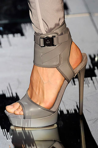 Gucci spring 2010
Gucci spring 2010