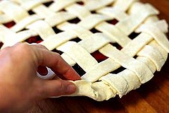 Yummy Link: How To Make a Lattice Pie Crust Yummy Link: How To Make a Lattice Pie Crust