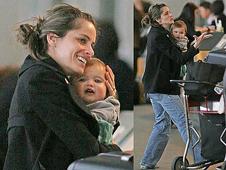 Amanda Peet and Frances Pen Benioff at the Vancouver Airport