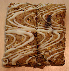 Review of Luna Tea Cakes: Vanilla Macadamia Flavor