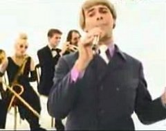 The Mike Flowers Pops Covers "Wonderwall" by Oasis