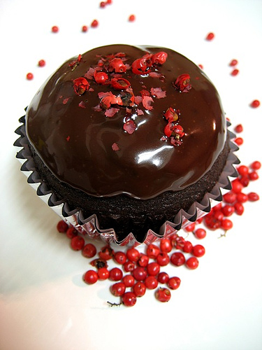 Yummy Link: Chocolate and Pink Peppercorn Cupcakes