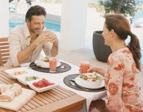 Do Tell: What Do You Eat on a Date? Do Tell: What Do You Eat on a Date?