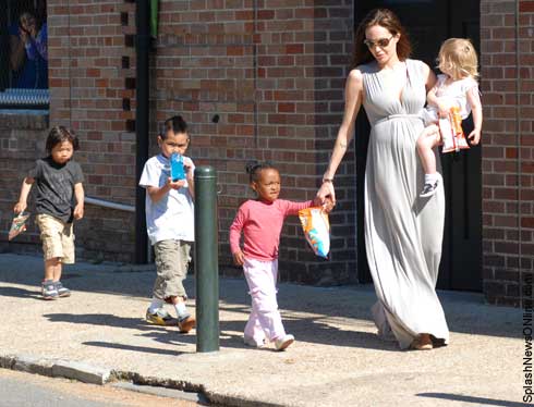 Momma Angie & all 4 (or should that be 5) Jolie-Pitt Kids Take a Trip to the Store. 
