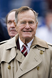 Does John McCain's Endorsement From George Bush, Sr. Help?