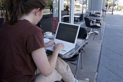 Why Can't US Cities Connect to Free Internet?