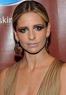 Sarah Michelle Gellar at the Vaseline Skin Is Amazing Event