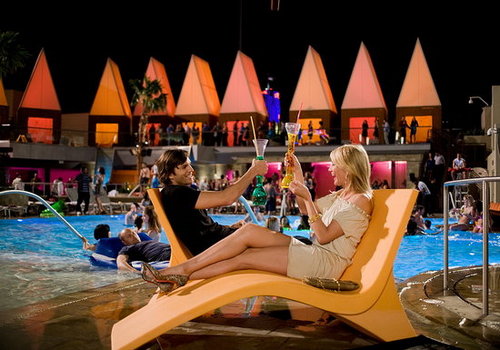 I Want This Wardrobe: What Happens in Vegas, Poolside Lux