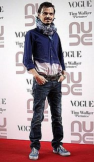Guess Which English Designer Is Wearing Tie-Dye and a Scarf? 