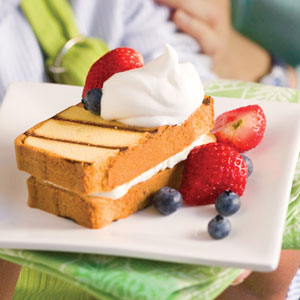 Cream-Filled Grilled Pound Cake Cream-Filled Grilled Pound Cake