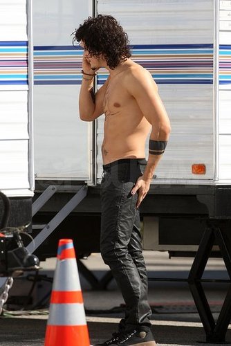 Photos of Orlando Bloom Shirtless on the LA Set of Sympathy For Delicious