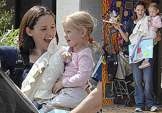 Photos of Barack Obama-Supporting Pregnant Jennifer Garner Carrying Violet Out of Art Class