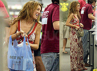 Shenae Stops by Best Buy With Her Photographer Buddies