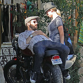 Photo of Scarlett Johansson and Ryan Reynolds, Who Got Married on Saturday