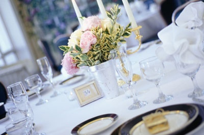 How to Deal With the Buffet at a Wedding Reception
