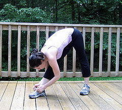 Fit Tip: Stretch Your Hamstrings While Tying Your Shoes 