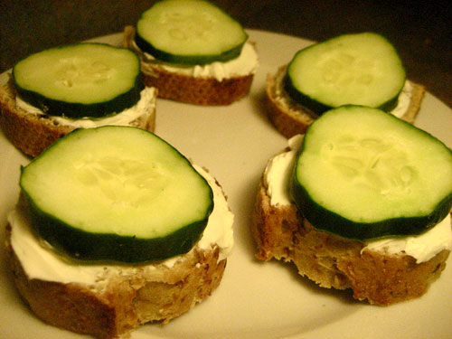 Healthy Snack: Cucumber Cream Cheese Nibblers 