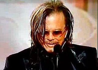 Mickey Rourke Thanks His Doggies!