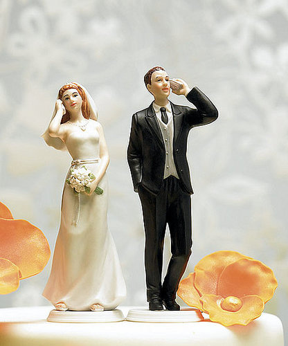 Cell Phone Couple Cake Topper: Love or Leave? 
