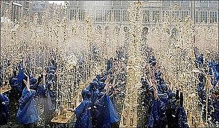 Daily Tech: Students Break Mentos and Coke World Record 