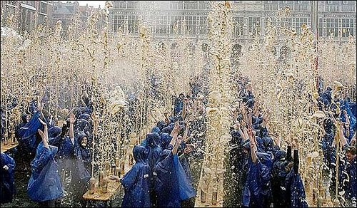 Daily Tech: Students Break Mentos and Coke World Record 