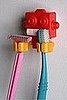 Robot Toothbrush Holder Pulls His Weight in the Loo