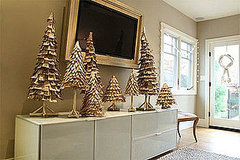 Daily Tech: Transform Your HDTV From Drab to Festive Fab 