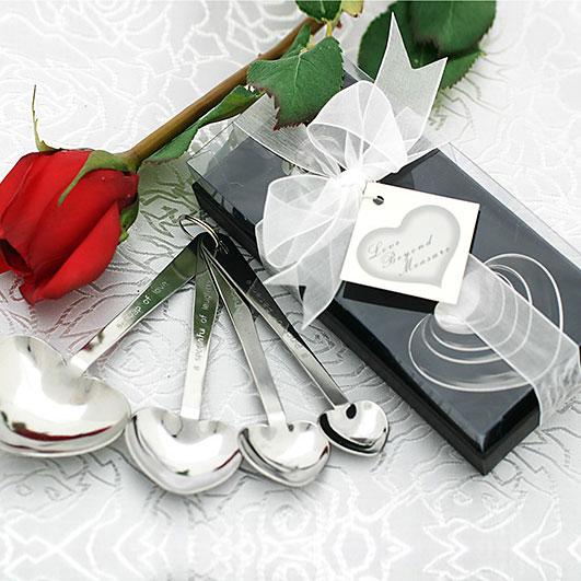 Show them that your love is "beyond measure" with these heart-shaped measuring spoons.
Show them that your love is "beyond measure" with these heart-shaped measuring spoons.